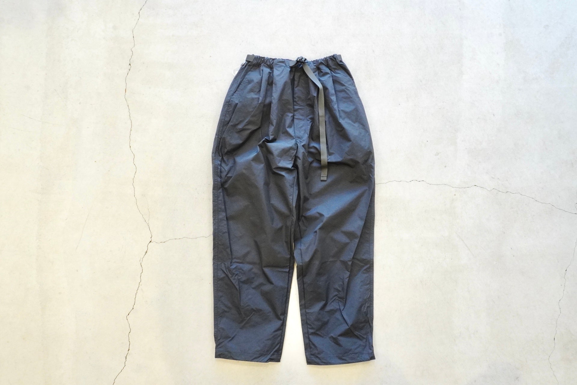 BE PREPARED / 2Tuck Track Pants Gray – web-inter