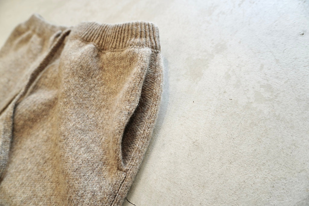 Nikki ESSENTIAL PIECES / Yak felted sweat pants – web-inter