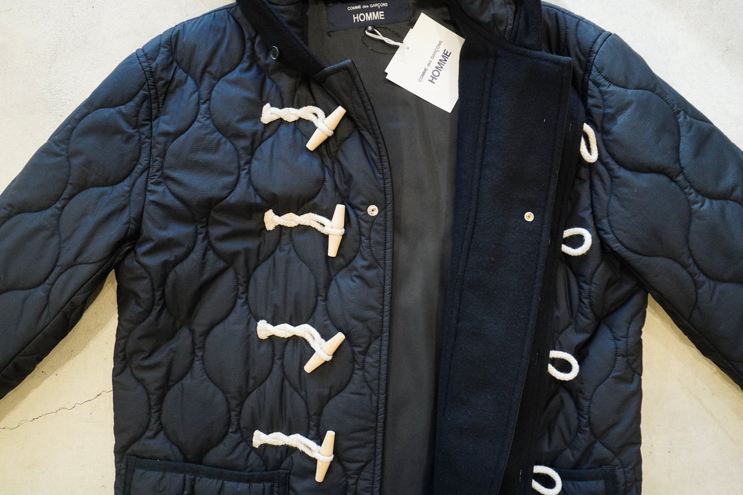 COMME des GARCONS HOMME / WOOL MELTON × NYLON QUILTING DUFFLE COAT